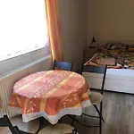 Tulipan Vendeghaz شقة *