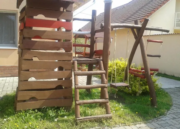 Tulipan Vendeghaz * Hajduszoboszlo